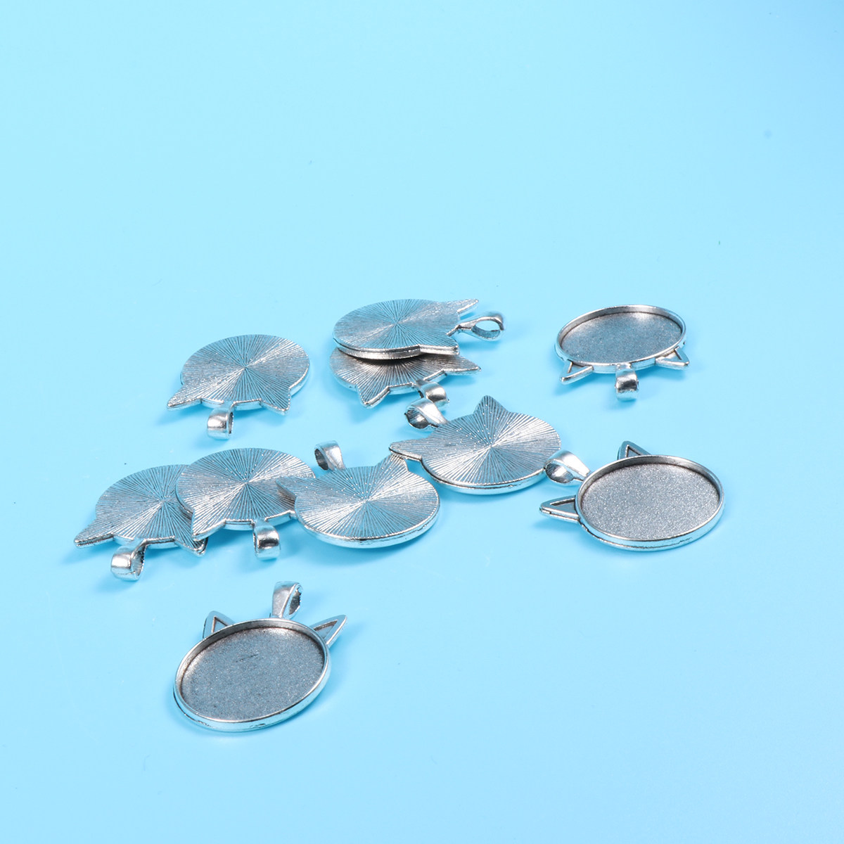 10 個猫耳ベゼルペンダントトレイラウンド 25 ミリメート - Resin Jewelry Kit のレビューと価格